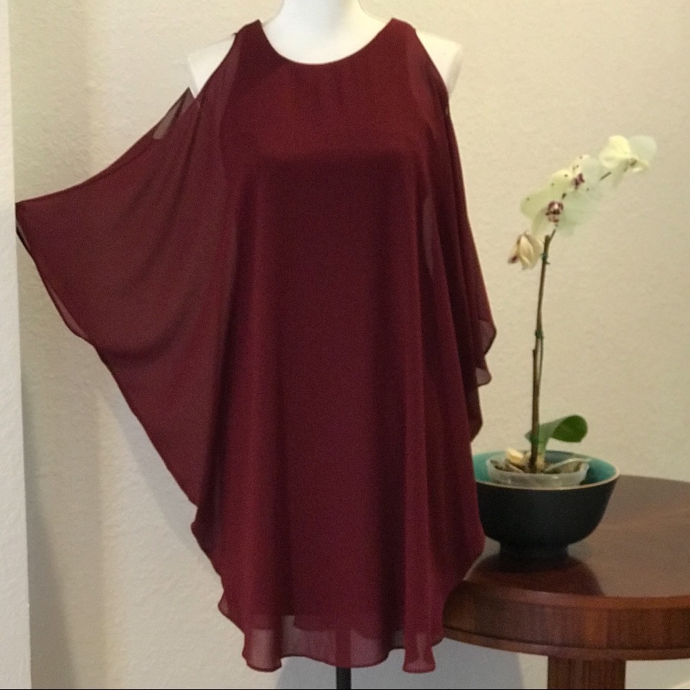 🔥🔥Halston Chiffon Angel Overlay